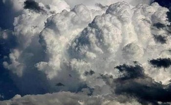 “الأرصاد” تُنبِّه 5 مناطق: أمطار وسُحب رعدية ورياح مع تدنٍّ في الرؤية