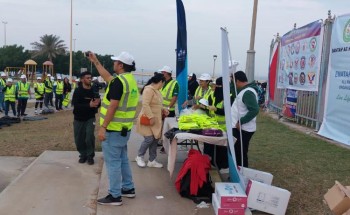 حملة بيئية تنفذها بلدية وسط الدمام بمشاركة 200 فردا من الجالية الفلبينية في كورنيش الدمام