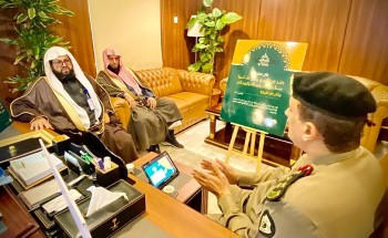 مدير شرطة محافظة خميس مشيط ومدير الدفاع المدني يطلقان فعاليات حملة ” عليكم بسنتي “