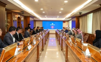 المهندس الفضلي يبحث أوجه التعاون الزراعي والبيئي مع وزير الثروة الطبيعية التايلاندي