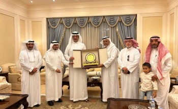 سلطان بن خالد الفيصل يستقبل مسؤولين من وقفي (قدوتي والوالدين) ونادي البر التطوعي