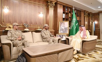 سمو أمير منطقة جازان يستقبل قائد مجموعة الدفاع الجوي الرابعة