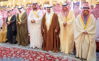 سمو ولي العهد يؤدي صلاة الميت على صاحبة السمو الملكي الأميرة الجوهرة بنت عبدالعزيز بن عبدالرحمن آل سعود – رحمها الله – ويشارك في مواراة جثمانها