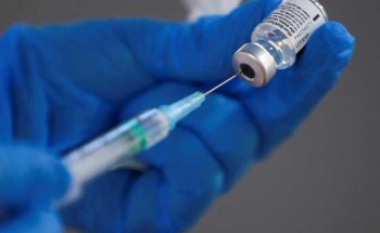 لمن أمضى شهرين فأكثر من تلقي الجرعة السابقة .. الصحة تشدد على ضرورة استكمال التحصين بـ”التنشيطية” للوقاية من كورونا