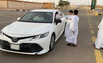 منسوبو متوسطة الرفيعة يوزعون وجبات الإفطار بالتعاون مع ” بنات الجوف فيهن خير