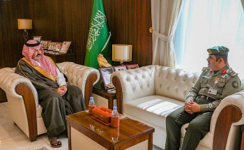 سمو أمير منطقة حائل يقلد مدير جوازات المنطقة رتبته الجديدة