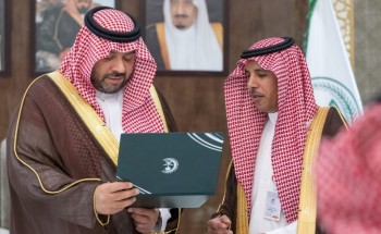 سمو أمير منطقة الحدود الشمالية يتسلّم تقريرًا عن أعمال فرع الهلال الأحمر بموسم العمرة واستقبال الحجاج العراقيين