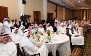 بتنظيم من “قدوات عطاء ووفاء للوطن” .. أمير منطقة عسير يحضر حفل تكريم مذيعي ومذيعات الإذاعة والتلفزيون