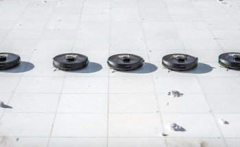 رئاسة شؤون الحرمين تستخدم أحدث التقنيات لتنظيف سطح الكعبة المشرفة