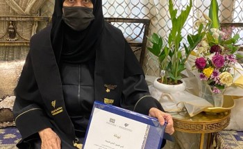 “سلوى العماني”  ذات السبعين ربيعاً .. أكبر خريجة في حفل طالبات جامعة الإمام عبد الرحمن بن فيصل