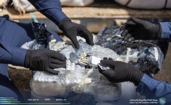 جمرك ميناء جدة الإسلامي يُحبط محاولة تهريب 480 ألف حبة محظورة مُخبأة في إرسالية “أقمشة”