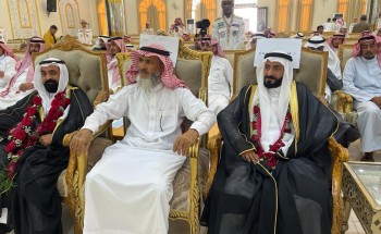 ابتدائية ابو هريرة  والزبير بن العوام تحتفي بمديرها الجندلي ومعلمها دريدح