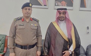 محافظ العديد يقلد ال معمر رتبته الجديدة عميدا