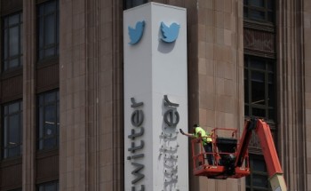 قرار “ماسك” أمام ورطة قانونية.. ماذا يعني تغيير اسم تويتر إلى “X”؟