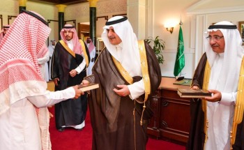 سمو أمير منطقة تبوك يسلم 202 أسرة مفاتيح وحداتهم السكنية الجديدة.. ويشيد بجهود وزارة الإسكان