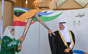 أمير منطقة تبوك يتسلم شعلة دورة الألعاب السعودية 2023