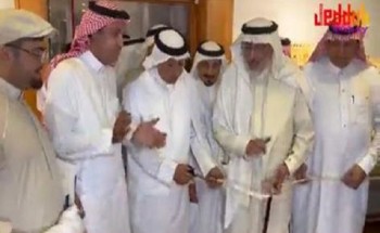 الدكتور عبدالله رشاد يفتتح معرض جدة بريشتنا