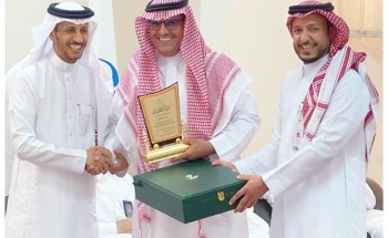 مدير عام القطاع الشمالي ورئيس مكتب الجوف بالهيئة العامة للغذاء والدواء يكرمان زملائهم المتقاعدين بقسم التفتيش بمنفذ الحديثة