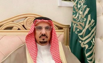 الشيخ “نشمي بن سعود بن سمرة” يهنئ العمدة “عبدالله بن دحيم بن هون الذيابي” بمناسبة تكريمه من قبيلة بني رشيد ونجاح الحفل بالمدينة