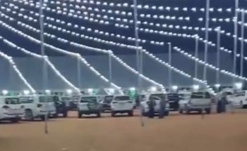 بالفيديو: مواطن يوثق مقطع تكدس سيارات معازيم في حفل رجل الأعمال “فهد بن شريد أبو خشيم الشاطري المطيري”