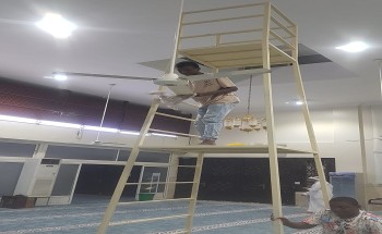 الفريق التطوعي بحى التقى بالشوقية يعتني ببيوت الله