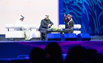 محمد السكران وفهد الشهراني يلهبان حماس الزوار في أمسية شعرية بمهرجان الكُتّاب والقُرّاء