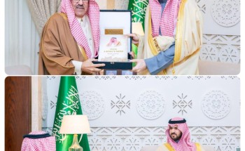 نائب أمير الشرقية يتسلم نسخة من كتاب “قراءة في فكر الملك”