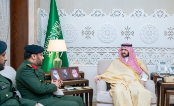 نائب أمير الشرقية يستقبل مدير سجون المنطقة