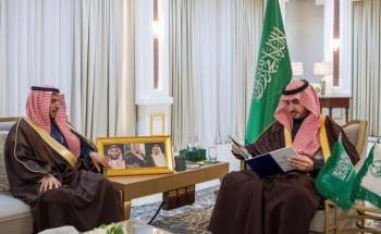 أمير منطقة الجوف يتسلّم التّقرير السّنويّ لجهود فرع وزارة البيئة والمياه والزّراعة بالمنطقة