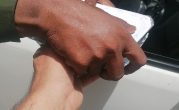 سواعد الحي بمركز حي المسفلة يوزع ١٢١ وجبة ساخنة