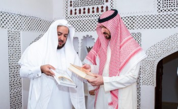 نائب أمير الشرقية يزور “بيت البيعة”