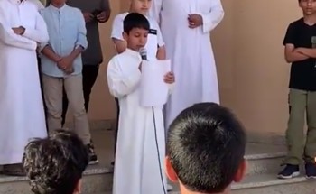 في بادرة عنوانها الوفاء.. شاهد: الطالب “محمود الرشيدي” يقدم كلمة عن معلمه المتوفى ويحتسب بتفطير زملائه صدقه عنه