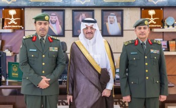 أمير الشرقية يقلد مدير جوازات جسر الملك فهد رتبته الجديدة “عميد”