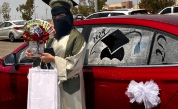 الأستاذه نوال جابر تحتفل بتخرج ابنتها