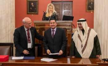 اتفاقية تعاون بين مركز التحكيم الخليجي وجمعية القانون الرياضي الدولي