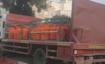 أمانة جدة تتعقب المخالفات في العزيزية وتضبط سيارات سكراب وباعة أسطوانات غاز