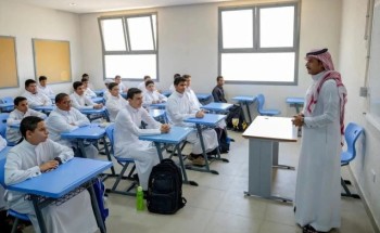 تعليم جدة تُلزم غير السعوديين بارتداء الثوب في المدارس الحكومية والأهلية