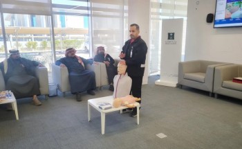 تجارة الجوف تقيم ورشة تدريبية حول الإسعافات الأولية واستخدام جهاز الصدمات