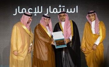 وزير التجارة يكرّم مجموعة دله البركة في منتدى مكة للحلال 2025