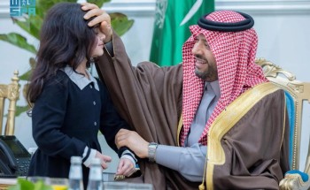 أمير الحدود الشمالية يقيم مأدبة إفطار ويشارك أهالي المنطقة وأيتام جمعية رؤوف