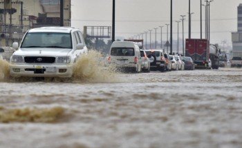 الأرصاد: أمطار رعدية تؤدي إلى جريان السيول مصحوبة بزخات من البرد ورياح نشطة على هذه المناطق
