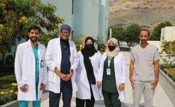 فريق طبي بمستشفى النور يزيل ورمًا ضخمًا من رأس معتمرة في عملية معقدة ناجحة