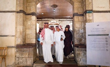 وزير السياحة يزور جدة ويتجول في معالمها السياحية لمشاهدة الأجواء الرمضانية المميزة مع التقاليد العريقة