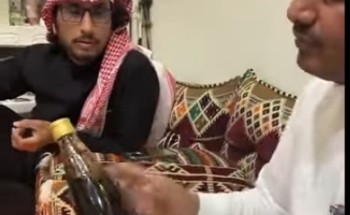 بالفيديو.. شخص يقتني زجاجة فيمتو عمرها 46 عامًا.. وصديقه يعرض عليه 10 آلاف ريال لشرب نصفها