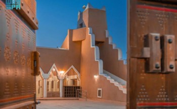 مشروع الأمير محمد بن سلمان لتطوير المساجد التاريخية يعيد بناء مسجد القبلي بالمواد الطبيعية على الطراز النجدي