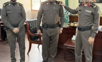 مدير مرور جازان يقلّد الحسن علي حمدي رتبة رئيس رقباء في صامطة