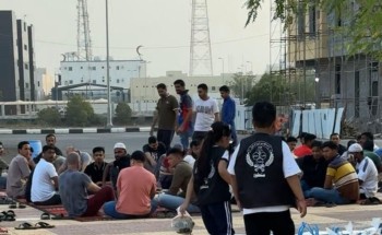 بالصور.. أطفال متطوعون بجمعية الملك فهد الخيرية في جازان يوزعون وجبات إفطار للصائمين في رمضان