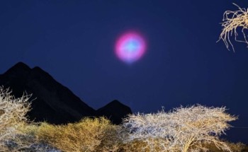 «فلكية جدة» تكشف سبب بقعة وردية ظهرت في سماء شمال غرب المملكة