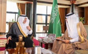 «أمير تبوك» يطّلع على مستجدات مشاريع النقل والخدمات اللوجستية بالمنطقة