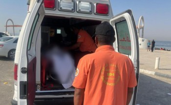 حرس حدود الشرقية ينقذ مواطنًا من الغرق بشاطئ المحار في الخُبر